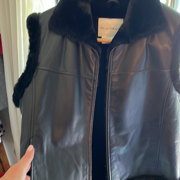 Telluride Collection Co
Size XL black leather fur lined vest - Picture 11 of 13